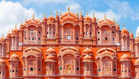Hawa Mahal palace (Palace of the Winds) in Jaipur, Rajasthan